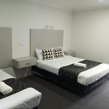 Big Valley Lakeside Paradise Motor Inn Shepparton Exterior photo