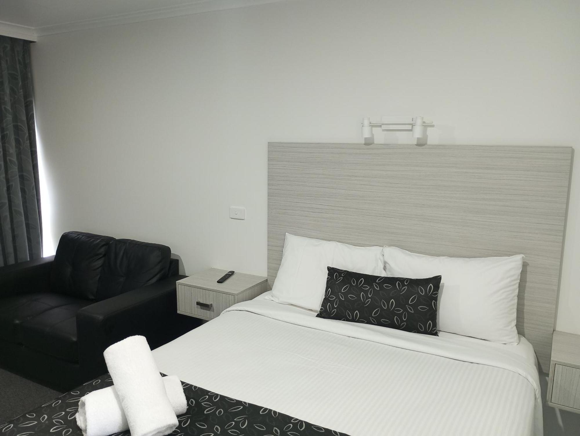 Big Valley Lakeside Paradise Motor Inn Shepparton Exterior photo
